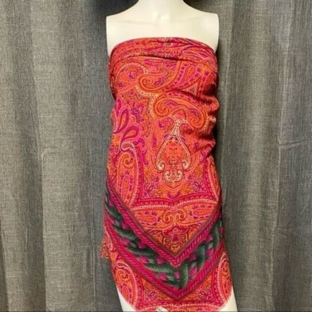 Gorgeous vtg Bloomingdales wool crepe shawl - Picture 5 of 9